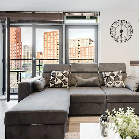 Apartment Stylish Canal Views Sleeps 8 - Location